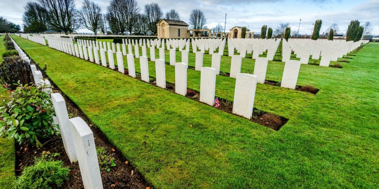 Военное кладбище