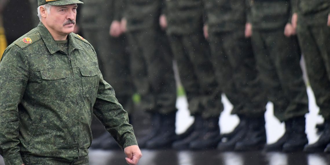 Олександр Лукашенко та армія Білорусі