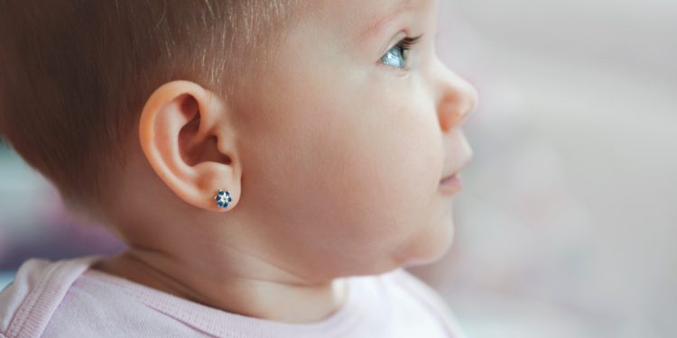 Прокалывание ушей детям