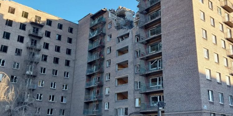 Удар по гуртожитку із російськими окупантами в Алчевську