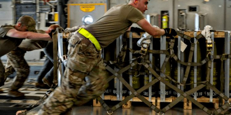 Постачання зброї.