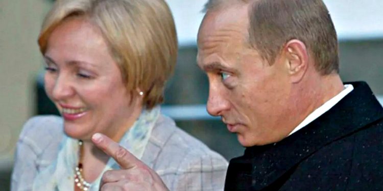 Путін тепер із уже колишньою дружиною