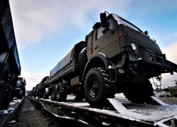 Ешелон із технікою РФ.