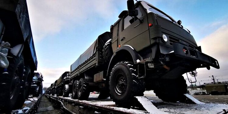 Ешелон із технікою РФ.