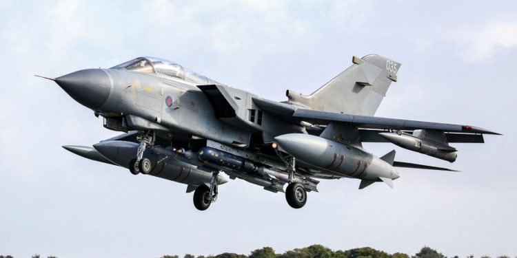 Винищувач Panavia Tornado