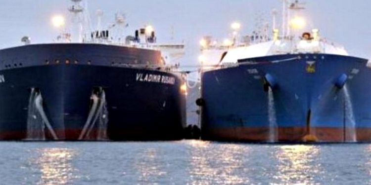 Танкер Росії.