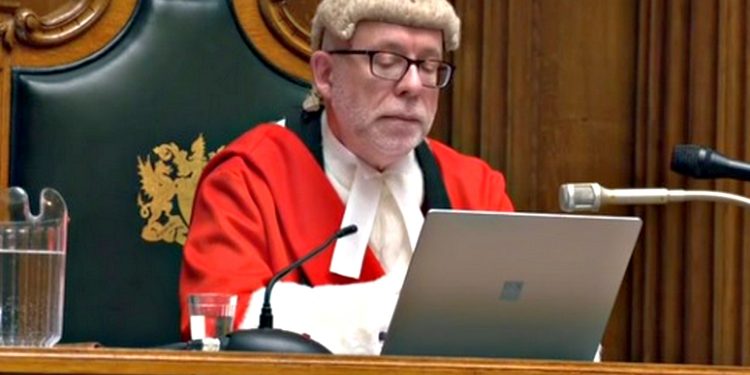 Суд у Великій Британії.