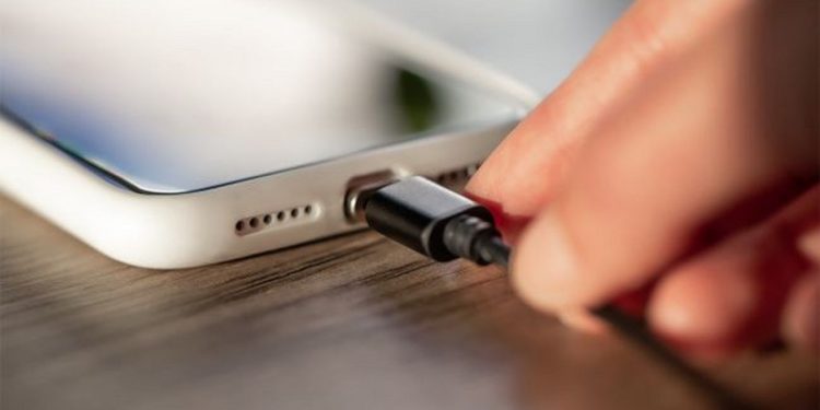 Заряд смартфону