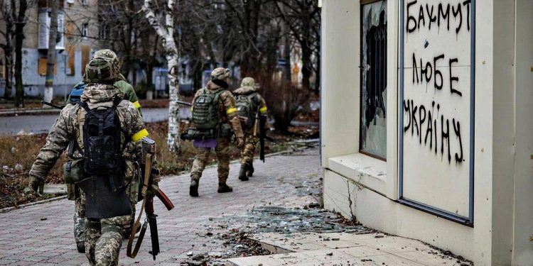 Оборона Бахмуту.