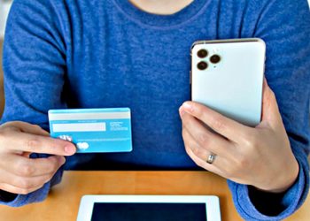 Карта та смартфон.