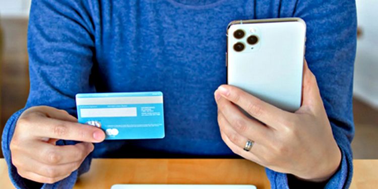 Карта та смартфон.