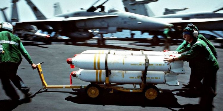 Постачання зброї.