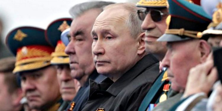 Путін і подільники.