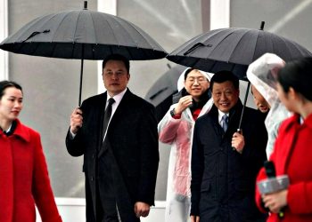 Маск у Китаї.