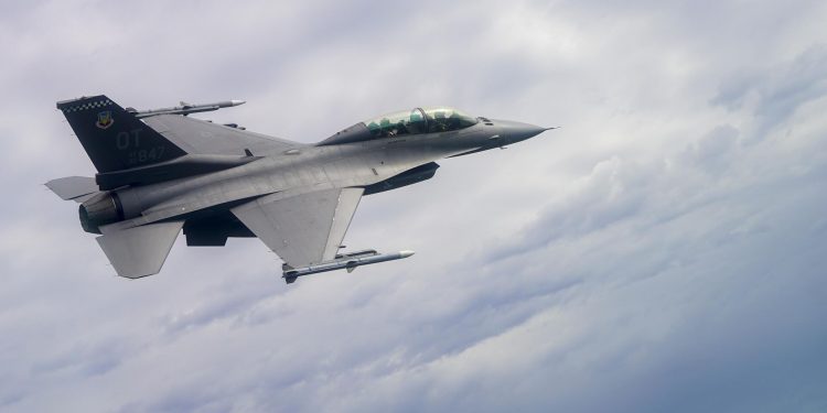 Винищувач F-16