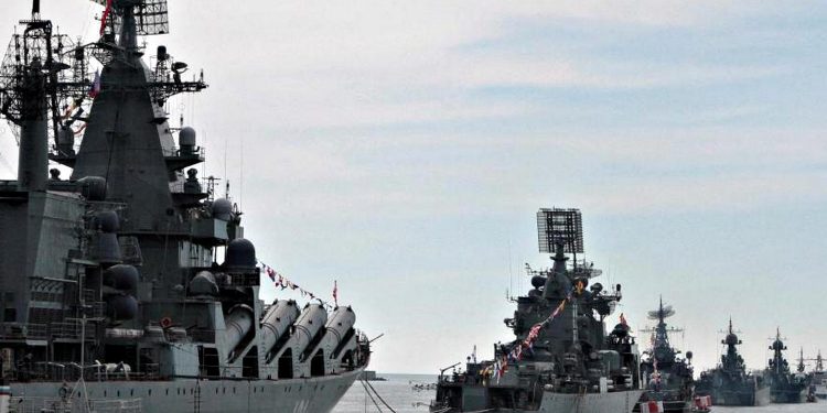 Російські військові кораблі.