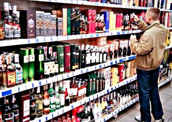 Полиці магазинів.