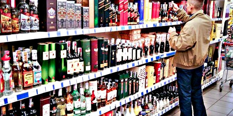 Полиці магазинів.