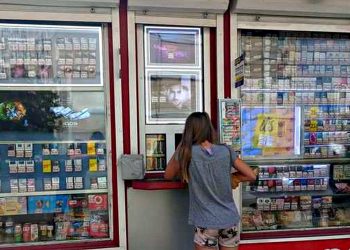 Тютюновий кіоск.