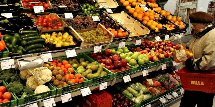 Полиці магазинів.