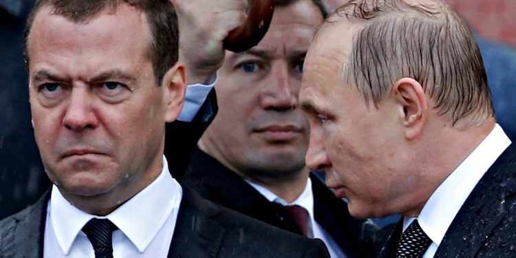 Медведєв і Путін.