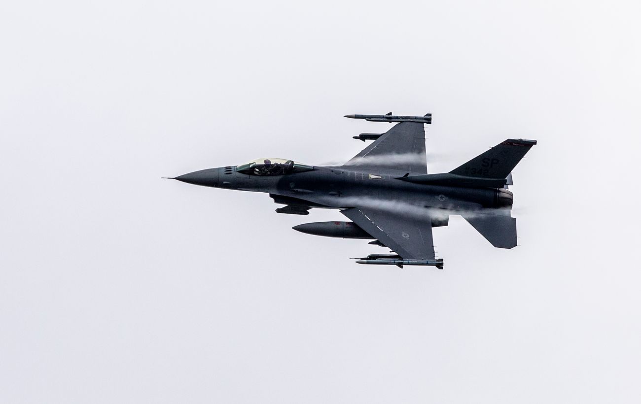 F-16