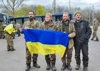 Українські військові повернулись з полону