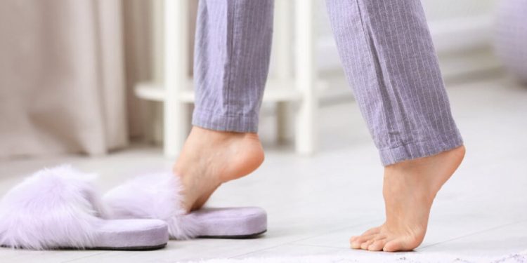 Чому важливо носити вдома капці