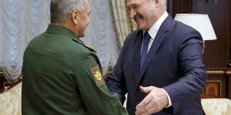 Сергій Шойгу і Олександр Лукашенко