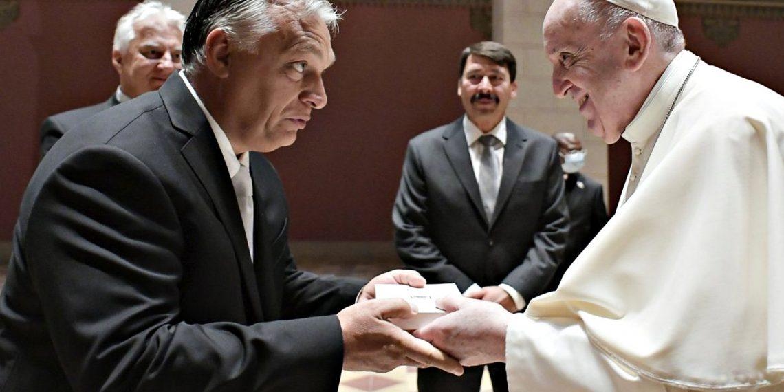 Орбан і Папа Римський.