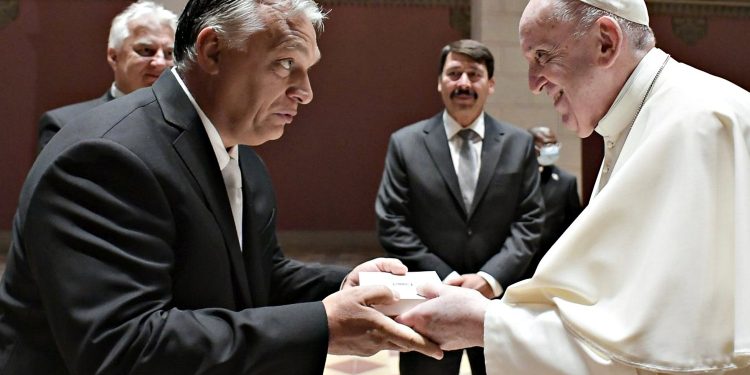 Орбан і Папа Римський.