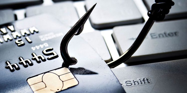 Шахраї та банківські картки.