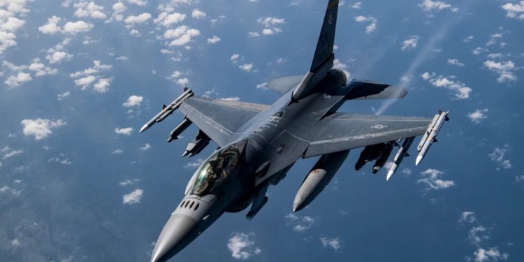 Винищувач F-16