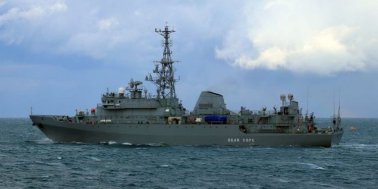 Судно ЧФ РФ