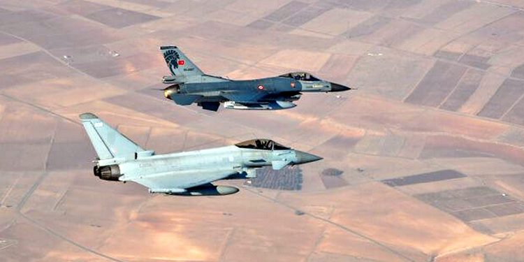 RAF Typhoon и F-16.