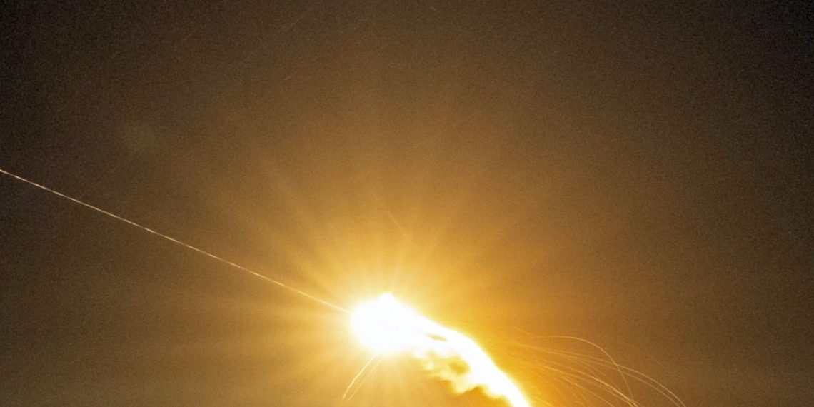 Збивання ракети.