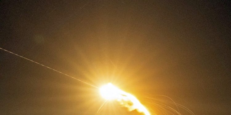 Збивання ракети.