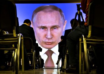 Путін і поплічники.