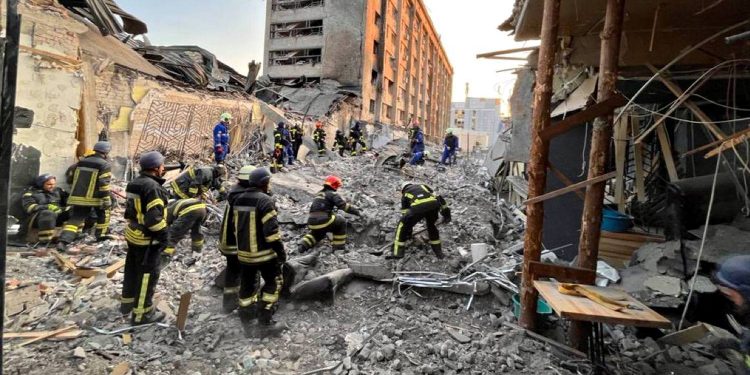 Робота рятувальників у Краматорську.