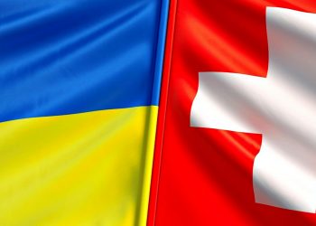 Прапори України та Швейцарії.