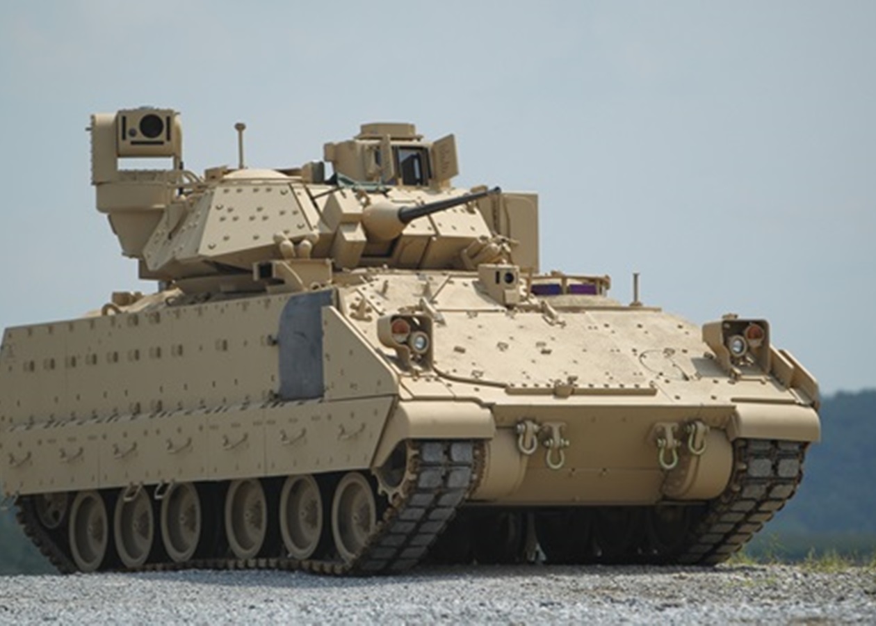 3.2 m. M2 Брэдли (m2 Bradley). БМП m2 Bradley. M2 Bradley IFV. Украинские солдаты на Брэдли.