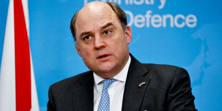 Бен Воллес.