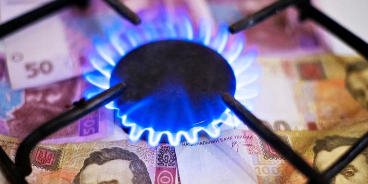 Газова плита і гривні.