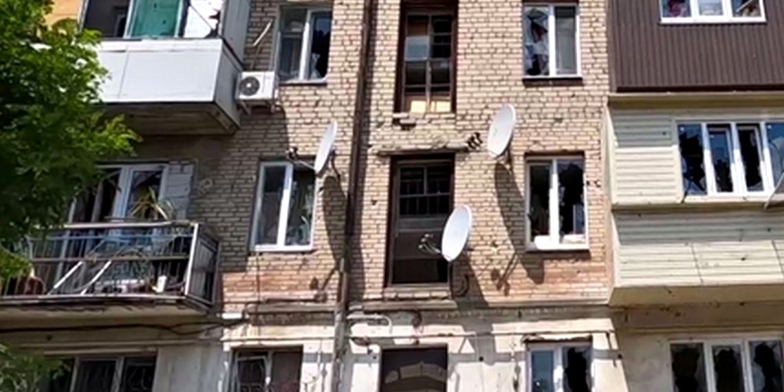 Зруйновані будівлі.