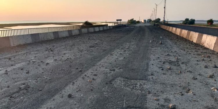 Чонгарський міст після удару