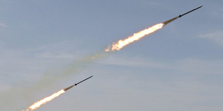 Запуск ракет.