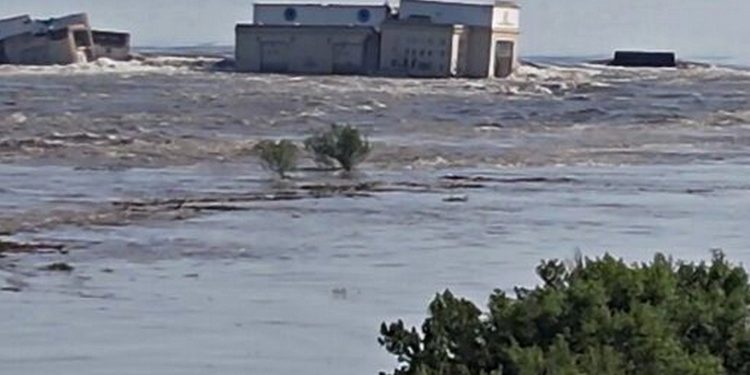 Каховська ГЕС.