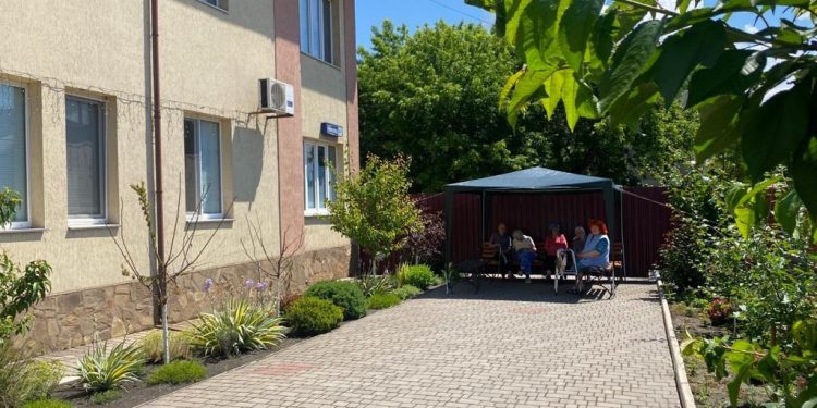 будинки для людей похилого віку