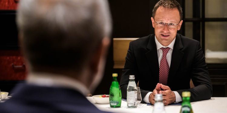 Петер Сійярто