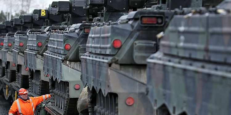 Постачання озброєнь.